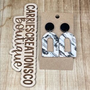 Marble Arch Dangle Earrings with Black Stud